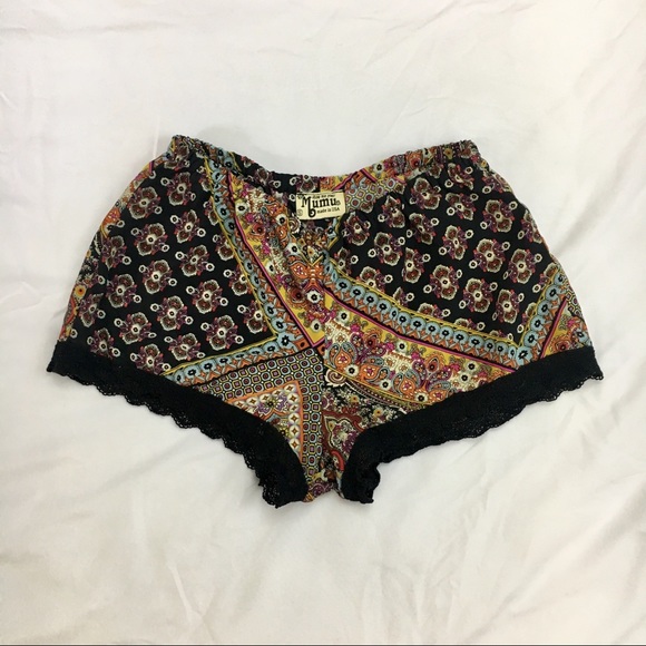 {Show Me Your Mumu} Shorts - Picture 2 of 8